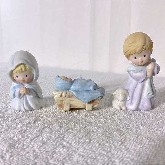 Vintage 1986 Avon Heavenly Blessings Nativity Collection Ceramic Figurines - Picture 1 of 15